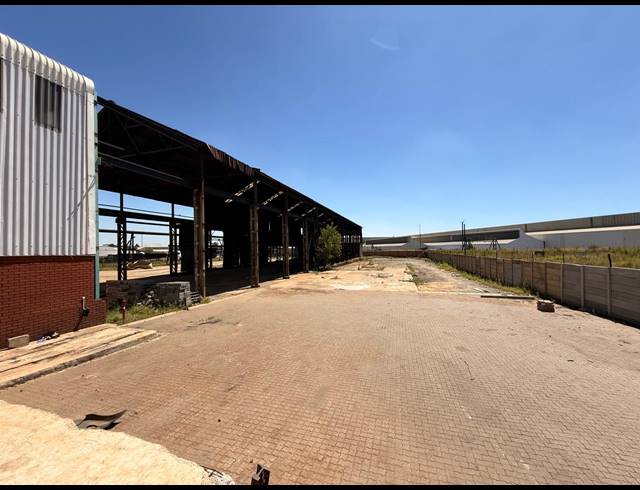 4,000M² WAREHOUSE FOR SALE IN BOKSBURG EAST